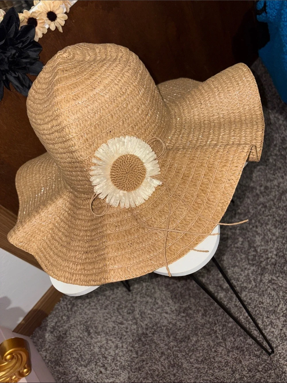 Tan Straw Sun Hat & Platform Sandals with Daisy Accent - Picture 4 of 5